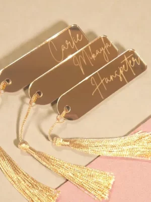 Name tags Name tags, gold tassel, wedding favours